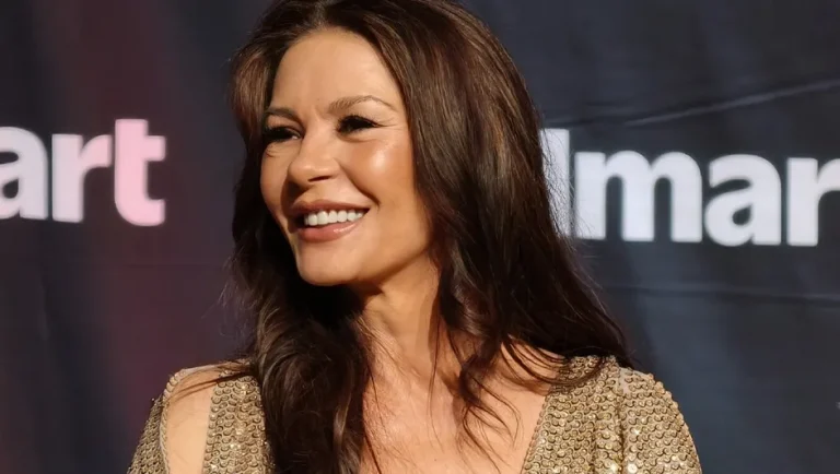 Catherine Zeta-Jones y Carrie-Anne Moss presentan sus nuevas series en la Comic Con