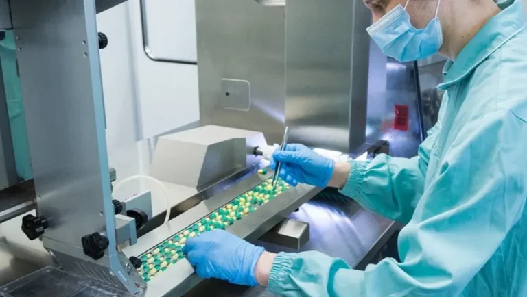 Cofepris busca agilizar la autorización de medicamentos y reforzar la vigilancia sanitaria