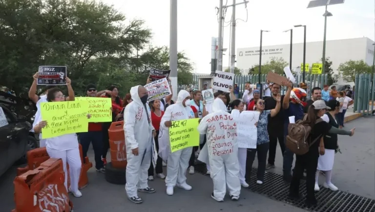 Trabajadores del IMSS realizan bloqueos en Apodaca y Guadalupe; exigen insumos y mejoras salariales